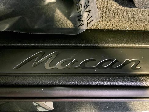 Used 2025 Porsche Macan image 19
