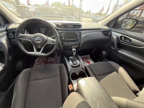 Used 2019 Nissan Rogue Sport S image 9