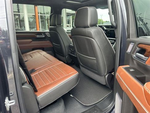 Used 2025 GMC Sierra 3500 Denali Ultimate AWD/4WD image 17