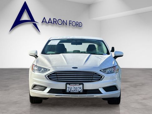 Used 2017 Ford Fusion SE w/ Fusion SE Technology Package image 8