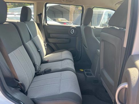 Used 2008 Dodge Nitro SXT image 9