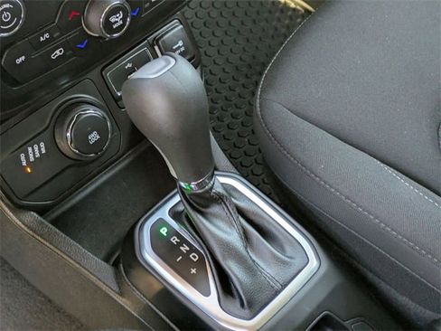 Certified 2023 Jeep Renegade Latitude w/ Premium Group image 20