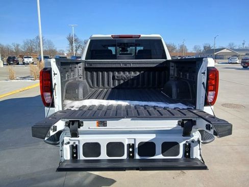 New 2026 GMC Sierra 1500 SLE w/ Preferred Package AWD/4WD image 19