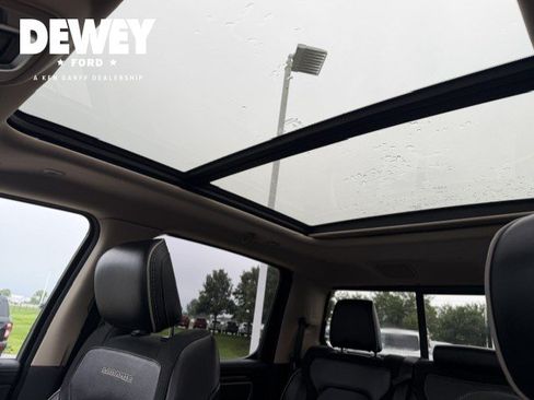 Used 2019 RAM 1500 Laramie AWD/4WD image 23