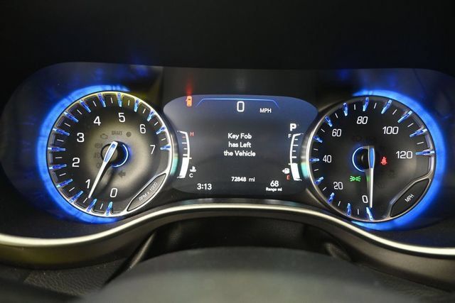 Used 2024 Chrysler Pacifica Touring-L FWD image 19