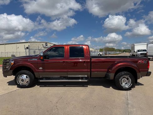 Used 2015 Ford F350 King Ranch w/ King Ranch w/Chrome Package image 27