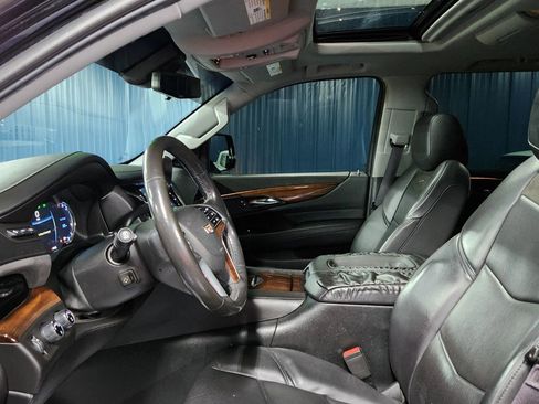 Used 2017 Cadillac Escalade Luxury image 7