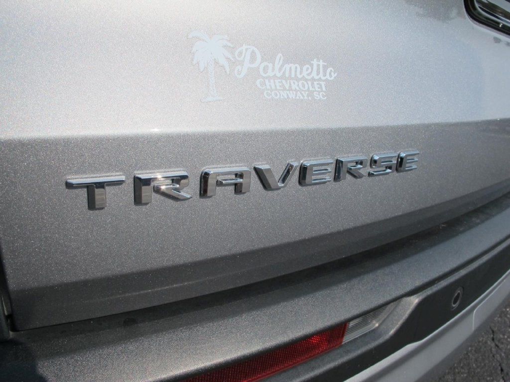 Used 2025 Chevrolet Traverse LT w/ Driver Confidence Package FWD image 8