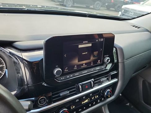 Used 2024 Nissan Pathfinder SV FWD image 29