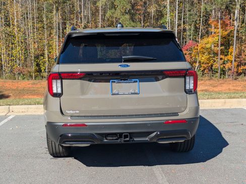New 2026 Ford Explorer ST-Line w/ ST-Line Street Pack image 4