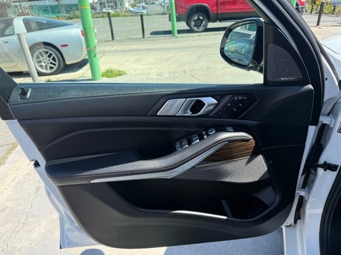 Used 2020 BMW X7 xDrive40i w/ Premium Package image 9