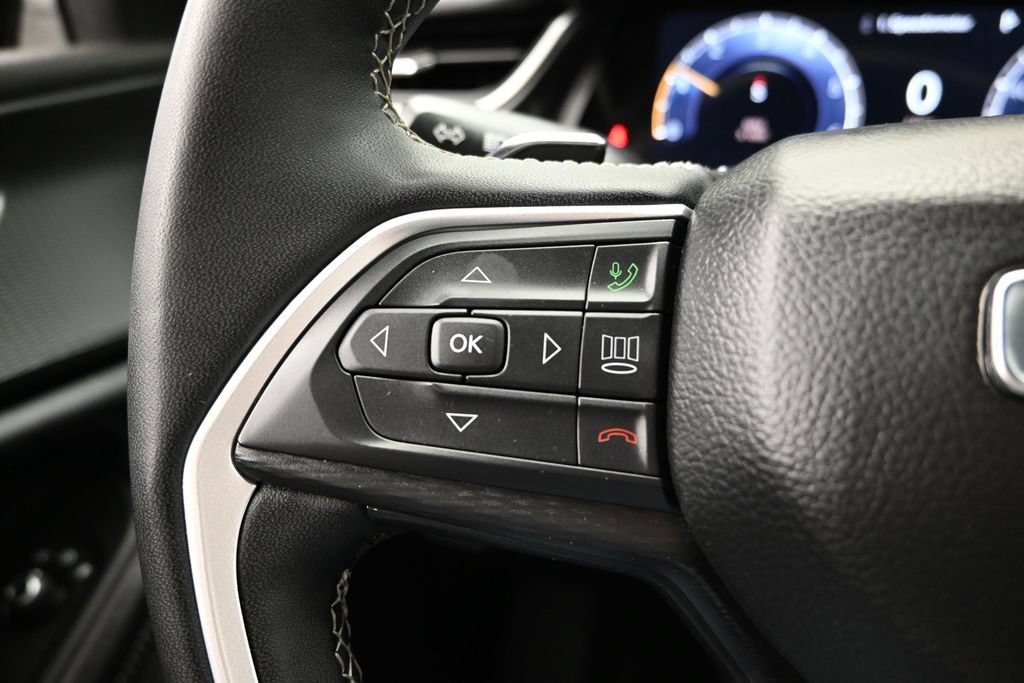 Used 2025 Jeep Grand Cherokee Altitude AWD/4WD image 26