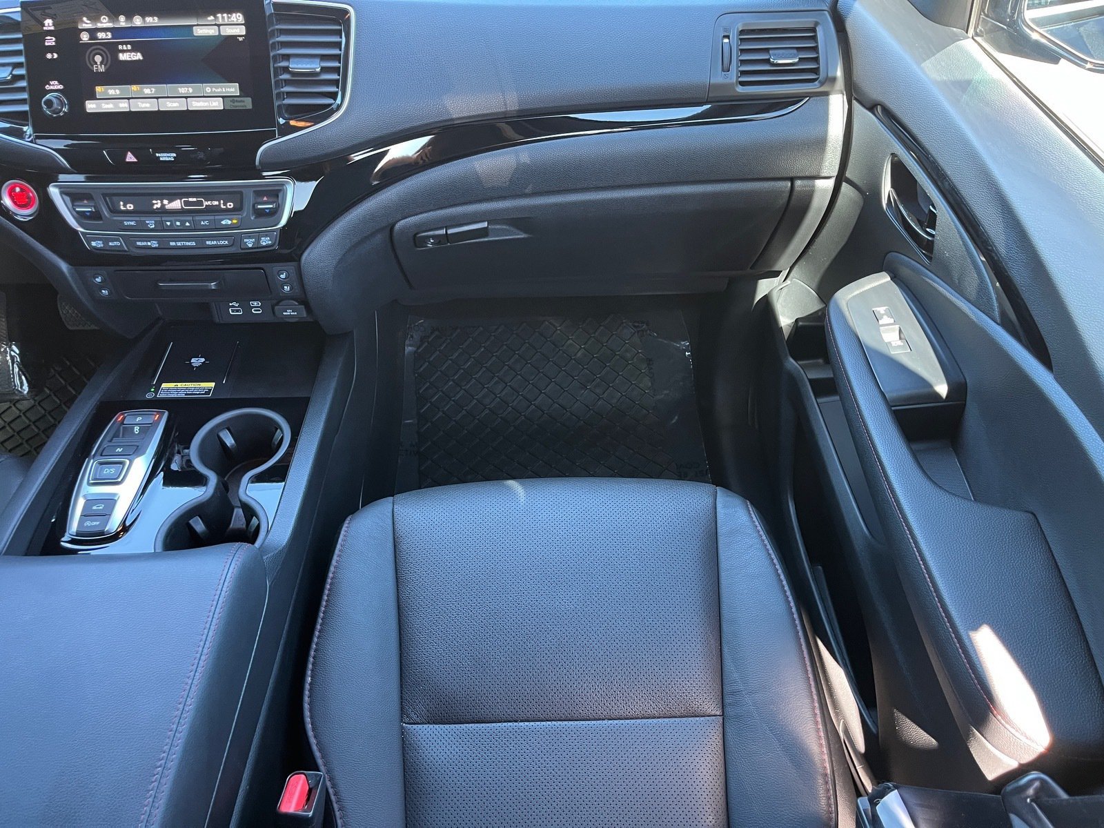 Used 2025 Honda Passport Black Edition image 15