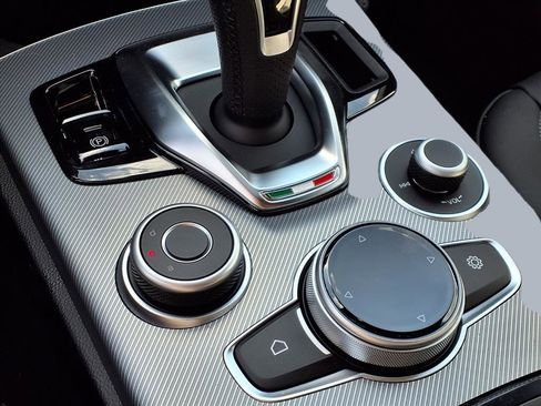New 2025 Alfa Romeo Stelvio Sprint image 16