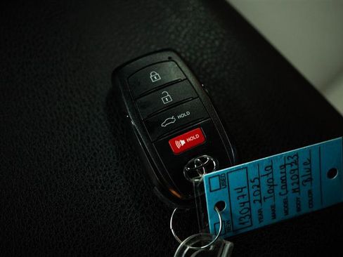 Used 2025 Toyota Camry SE image 25