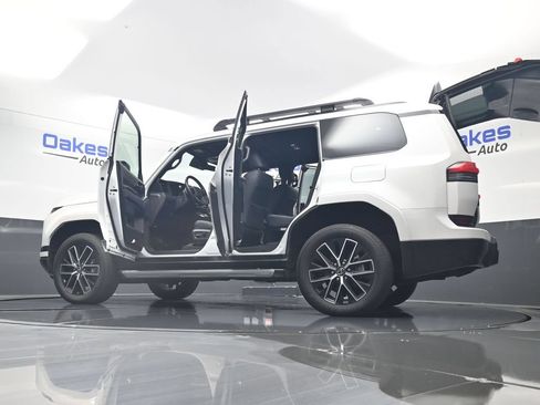 Used 2024 Lexus GX 550 w/ Accessory Package (2T) AWD/4WD image 64