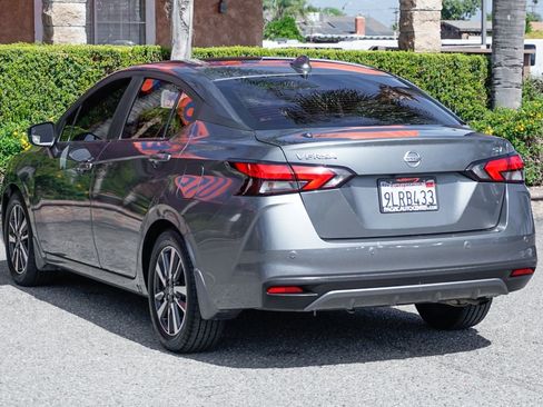 Used 2021 Nissan Versa SV image 6