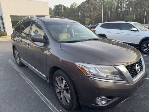 Used 2015 Nissan Pathfinder Platinum image 1