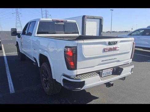 Used 2024 GMC Sierra 2500 AT4 w/ AT4 Preferred Package AWD/4WD image 5