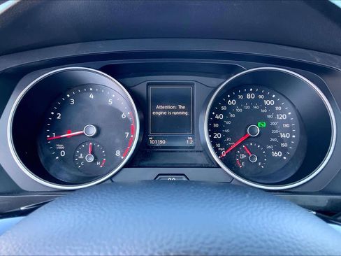 Used 2018 Volkswagen Tiguan S image 24