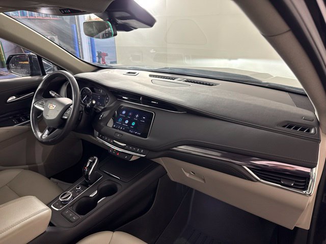 Used 2023 Cadillac XT4 Luxury w/ Cold Weather Package AWD/4WD image 35