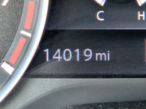 Used 2024 Nissan Titan SV w/ SV Convenience Package image 14