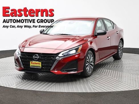 Used 2025 Nissan Altima 2.5 SV FWD image 1