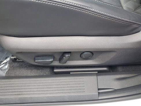 Used 2025 Nissan Rogue Platinum FWD image 17