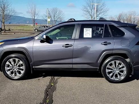 Used 2019 Toyota RAV4 XLE Premium w/ Advanced Technology Package image 5