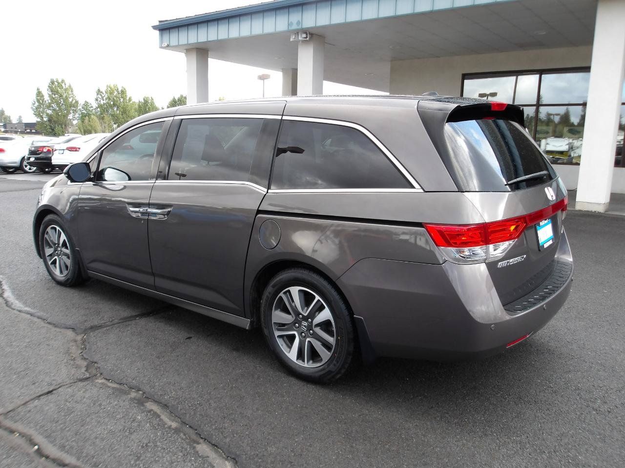 Used 2015 Honda Odyssey Touring Elite image 3