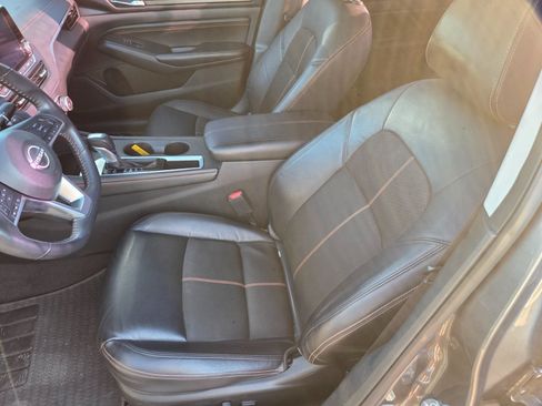 Used 2022 Nissan Altima 2.5 SR w/ Midnight Edition Package FWD image 9