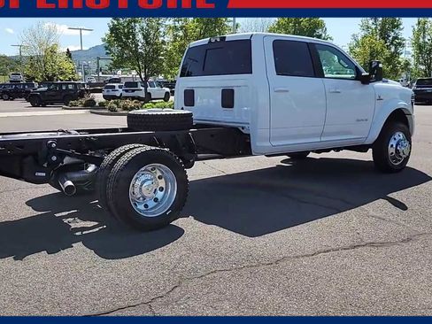 New 2026 RAM 5500 4x4 Crew Cab w/ Laramie Trim Package image 8
