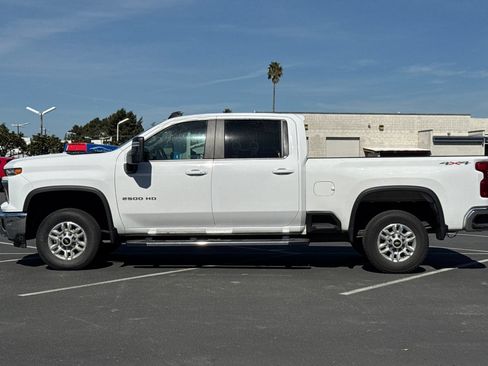 Used 2025 Chevrolet Silverado 2500 LT w/ Convenience Package AWD/4WD image 7