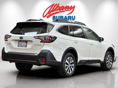 Used 2022 Subaru Outback Premium AWD/4WD image 4