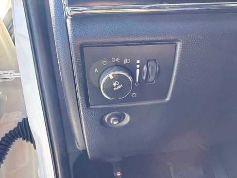 Used 2012 Jeep Grand Cherokee Overland AWD/4WD image 30