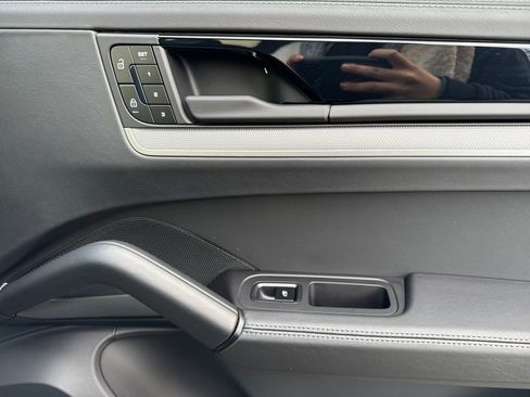 Certified 2025 Porsche Cayenne image 20