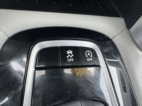 Used 2024 Toyota Corolla Cross L image 38