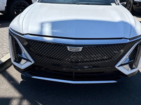 Used 2024 Cadillac Lyriq Luxury AWD/4WD image 3