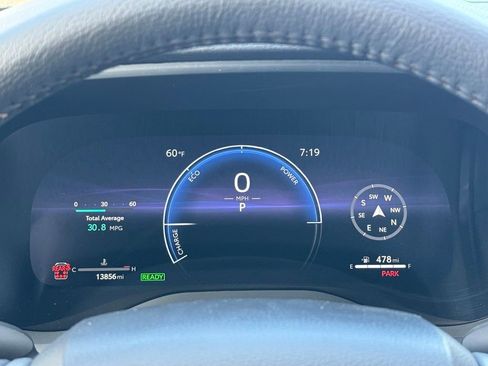 Used 2025 Toyota Sienna Limited AWD/4WD image 9