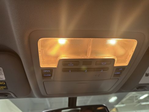 Used 2015 Toyota Highlander XLE AWD/4WD image 26
