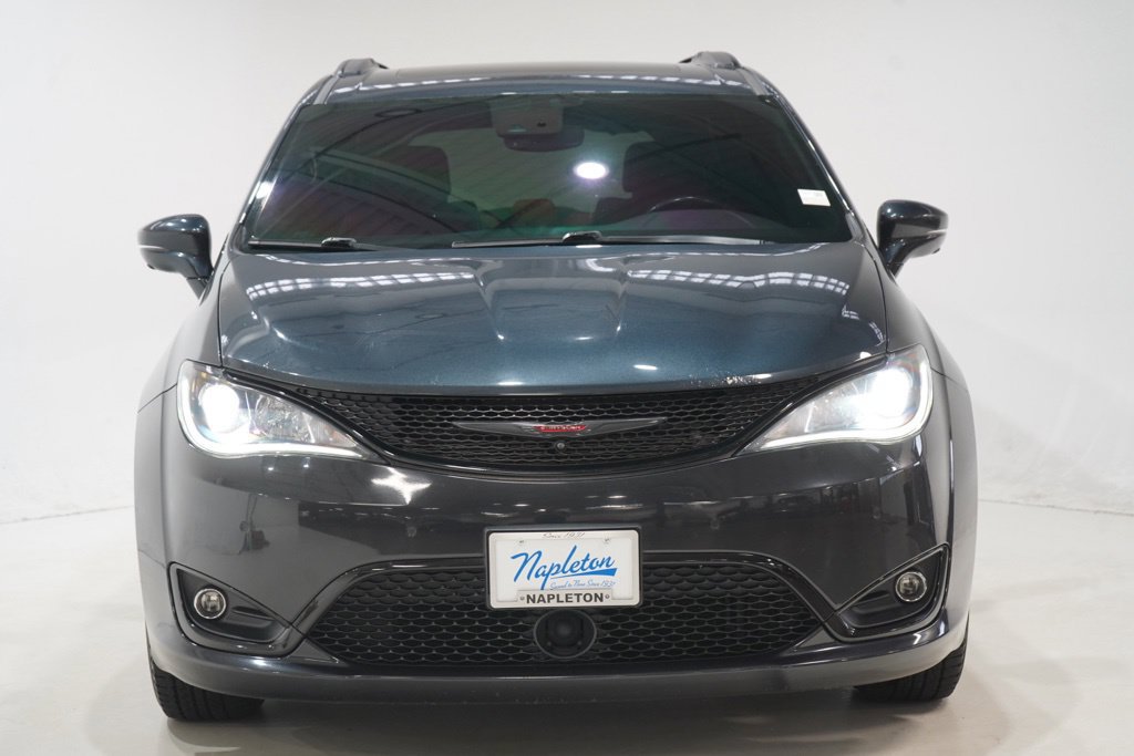 Used 2020 Chrysler Pacifica Limited w/ Quick Order Package 27H Red S FWD image 2