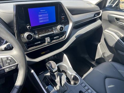 Certified 2025 Toyota Highlander XLE image 15