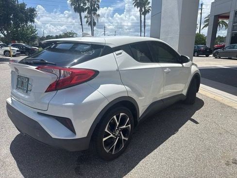 Used 2020 Toyota C-HR XLE FWD image 4