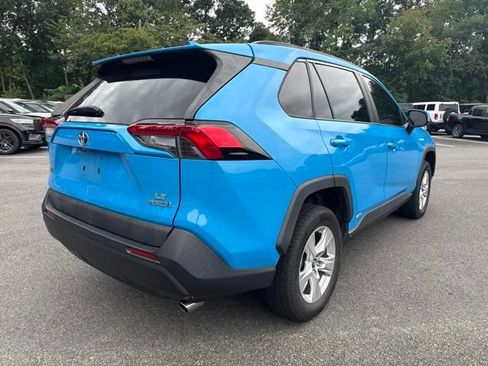 Used 2019 Toyota RAV4 LE w/ Carpet Mat Package AWD/4WD image 5