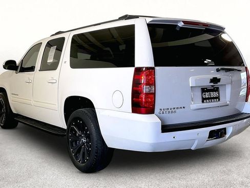 Used 2014 Chevrolet Suburban LT RWD image 14