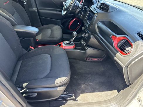 Used 2018 Jeep Renegade Trailhawk AWD/4WD image 12