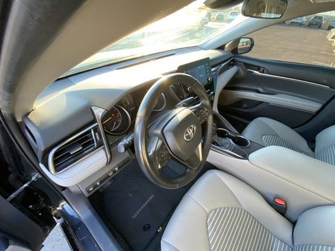 Used 2023 Toyota Camry SE image 9