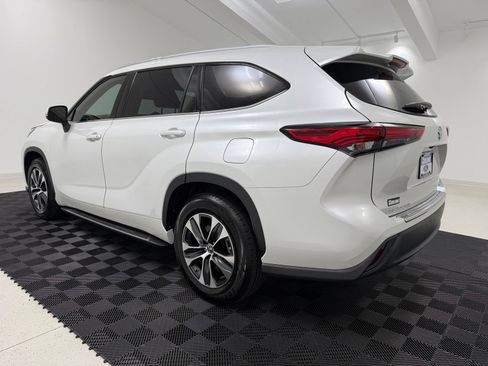 Used 2022 Toyota Highlander XLE FWD image 5