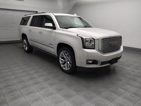 Used 2017 GMC Yukon XL Denali w/ Open Road Package AWD/4WD image 11
