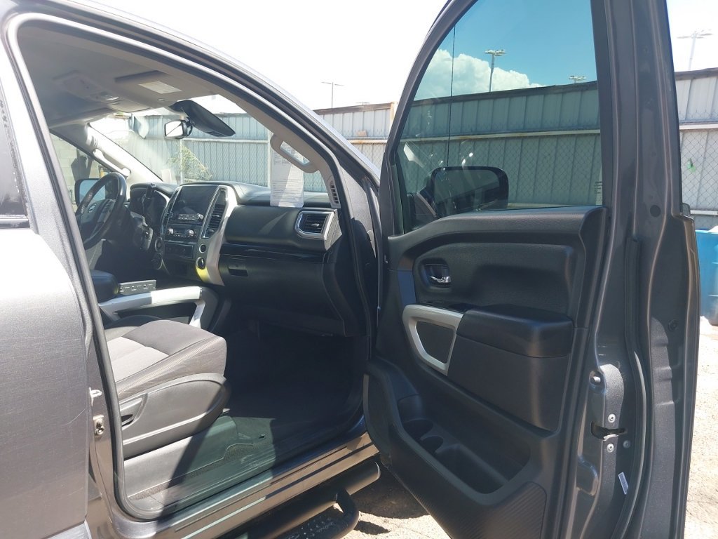 Used 2021 Nissan Titan SV w/ SV Convenience Package AWD/4WD image 12